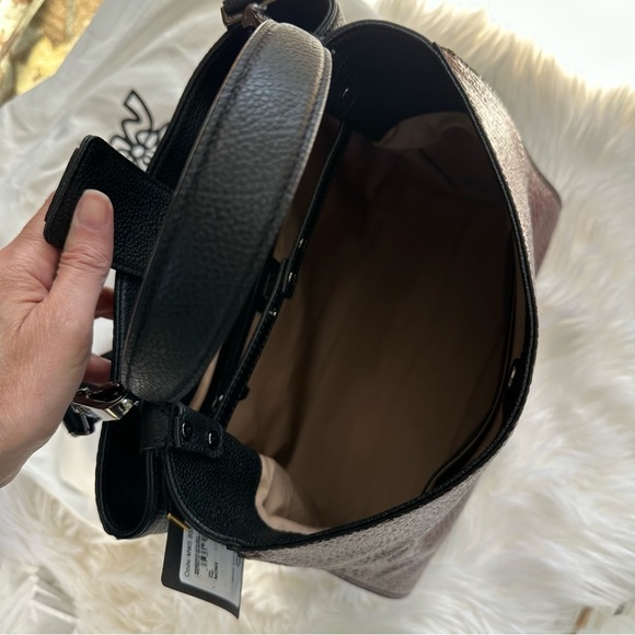 MCM Metallic Corina Medium Shoulder Bag in Scooter Red. Price firm. - Picture 8 of 13